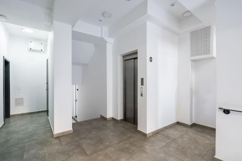 Apartment 17 - New Building & Parking