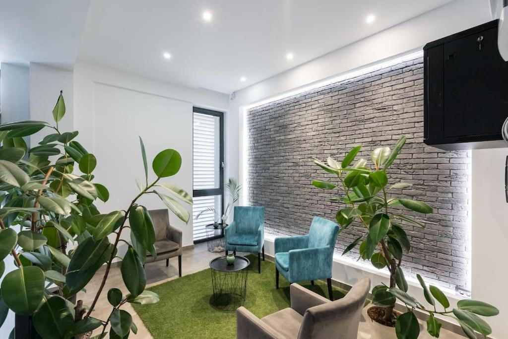 17 - New Building & Parking Apartment *
